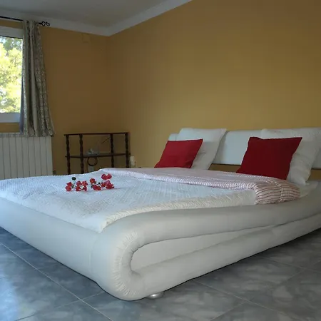 Villa 11 Bedrooms, 5 Bathrooms, Full Ac, Jacuzzi, Large Pool, Bbq, Pingpong *